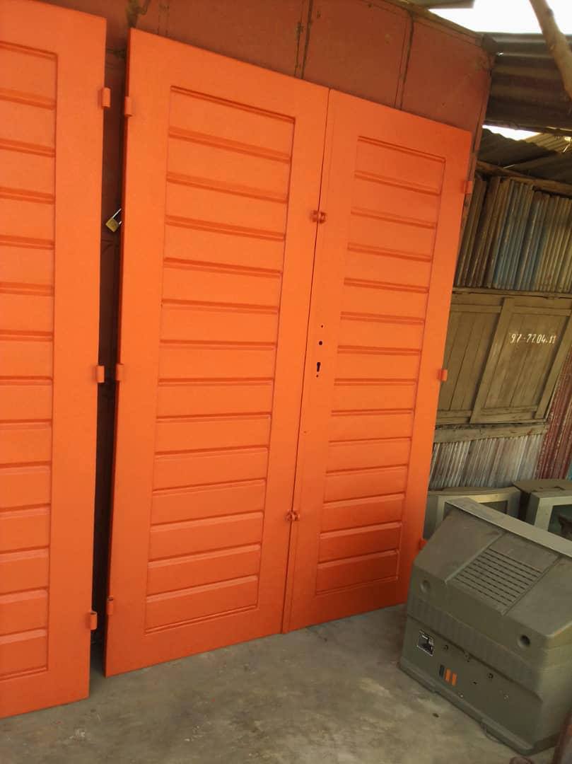 Portes mÃ©talliques dâ€™atelier
